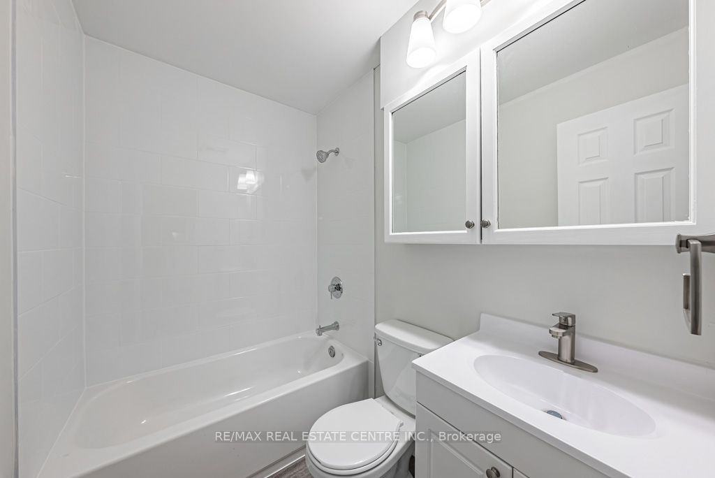 793 Colborne St, #204