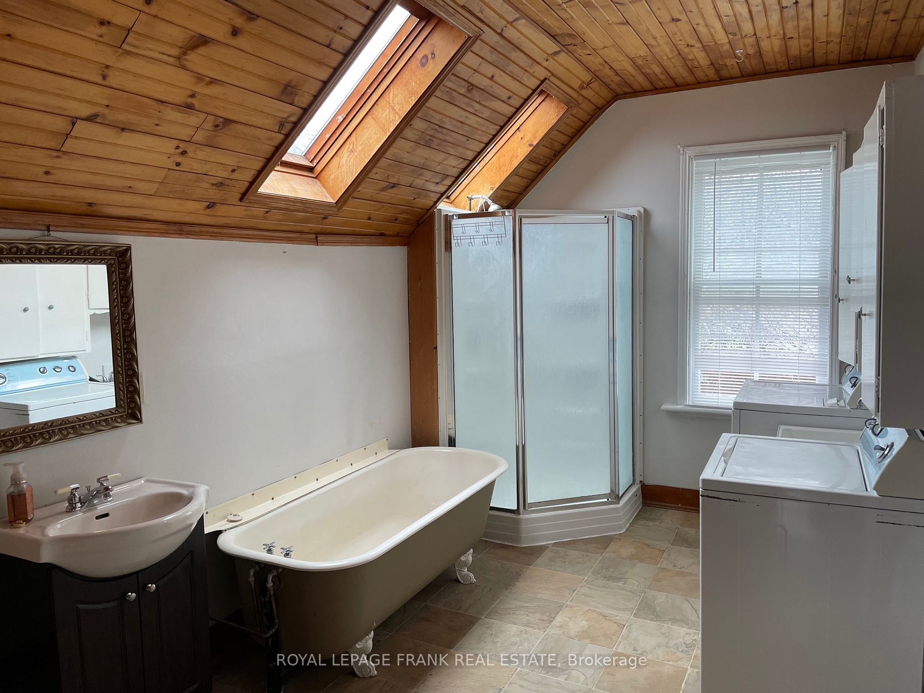 5 Sussex St N, #1&2
