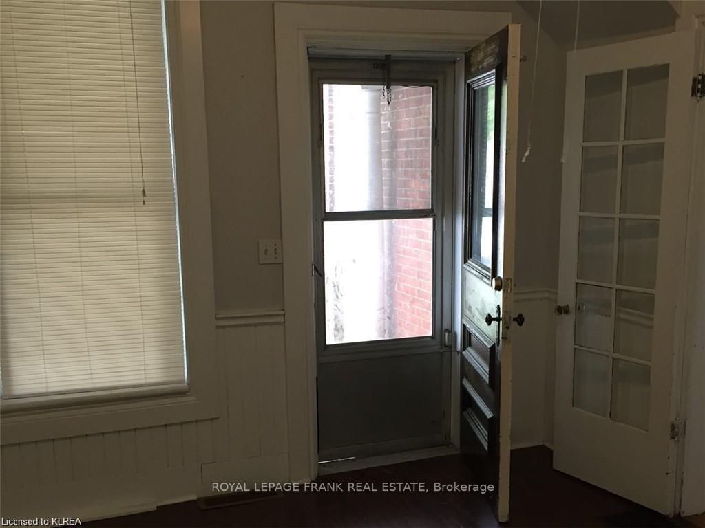 5 Sussex St N, #1&2
