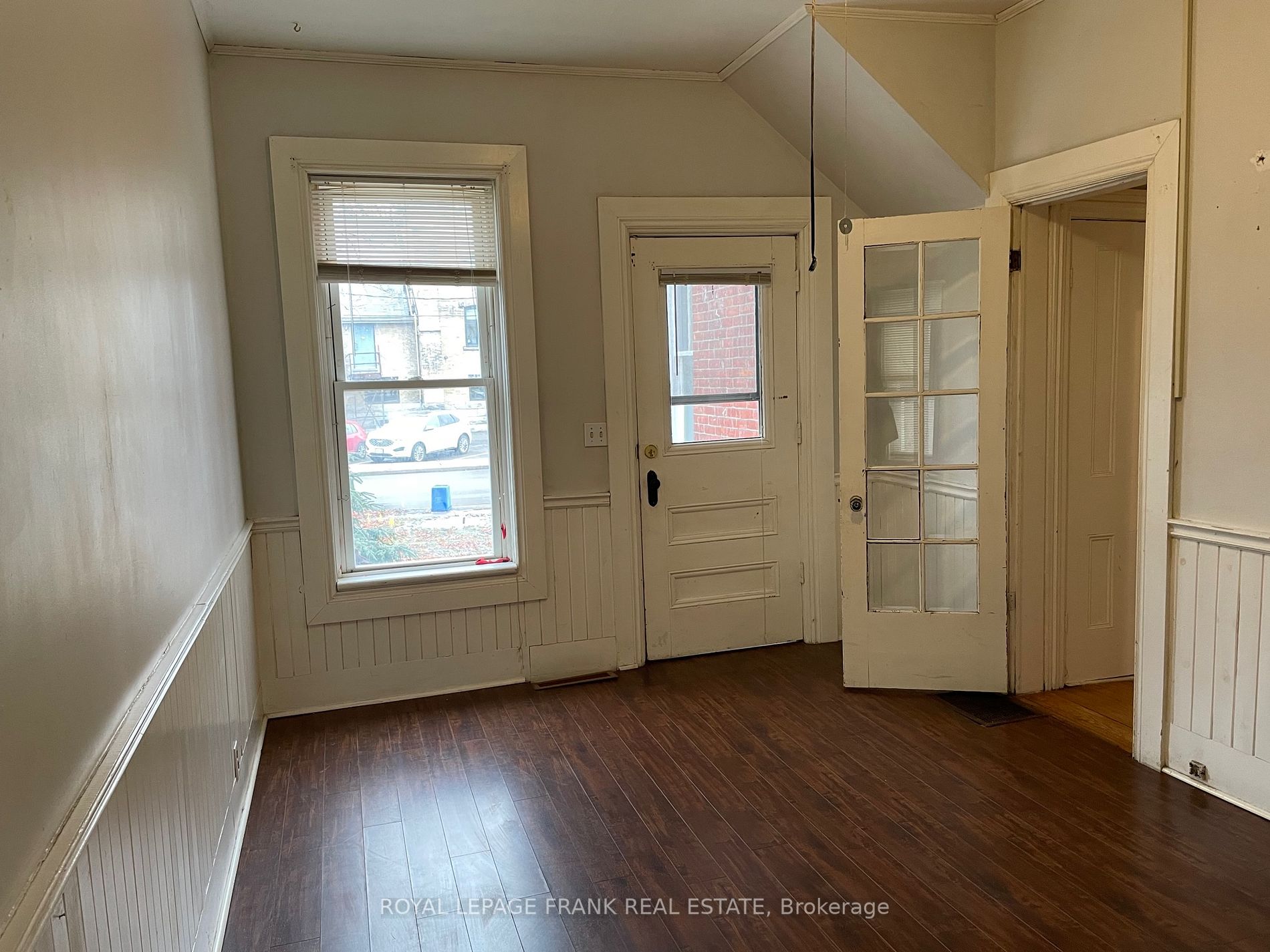 5 Sussex St N, #1&2