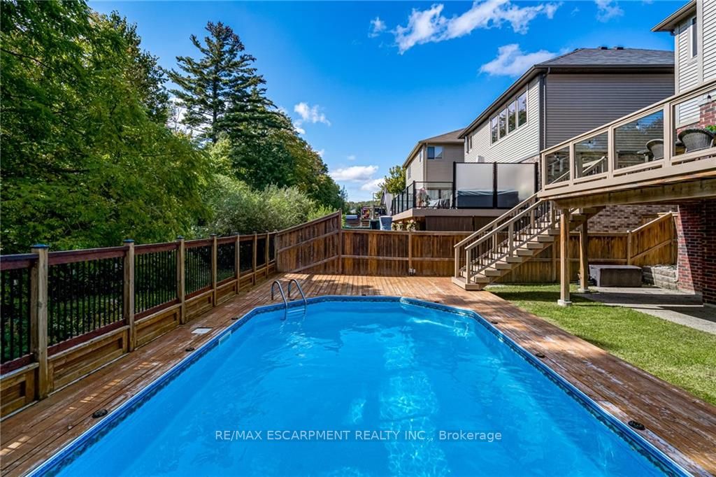 700 Robert Ferrie Dr