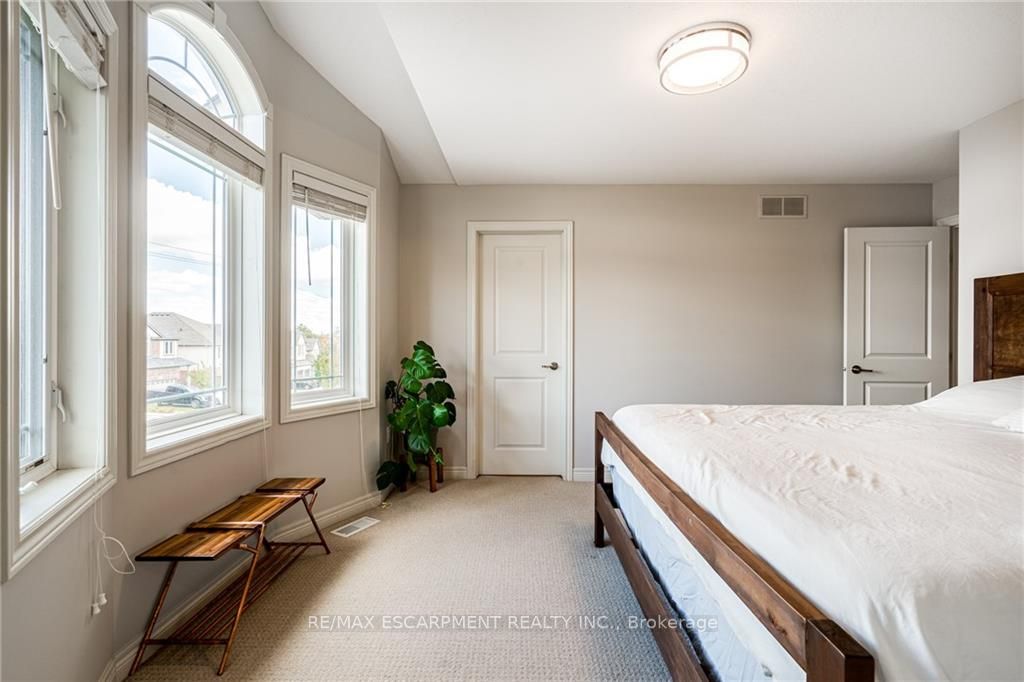 700 Robert Ferrie Dr