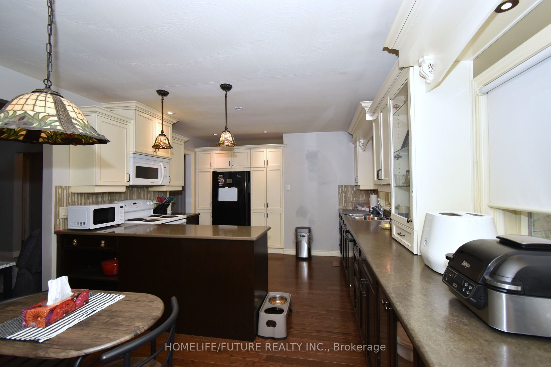 111 Wallis Dr