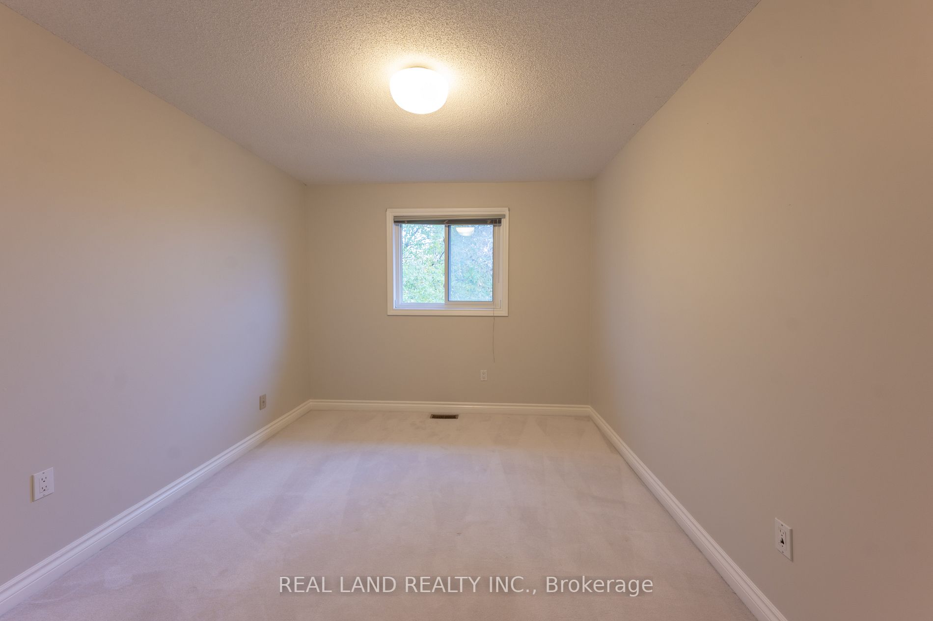 8042 Oakridge Drive