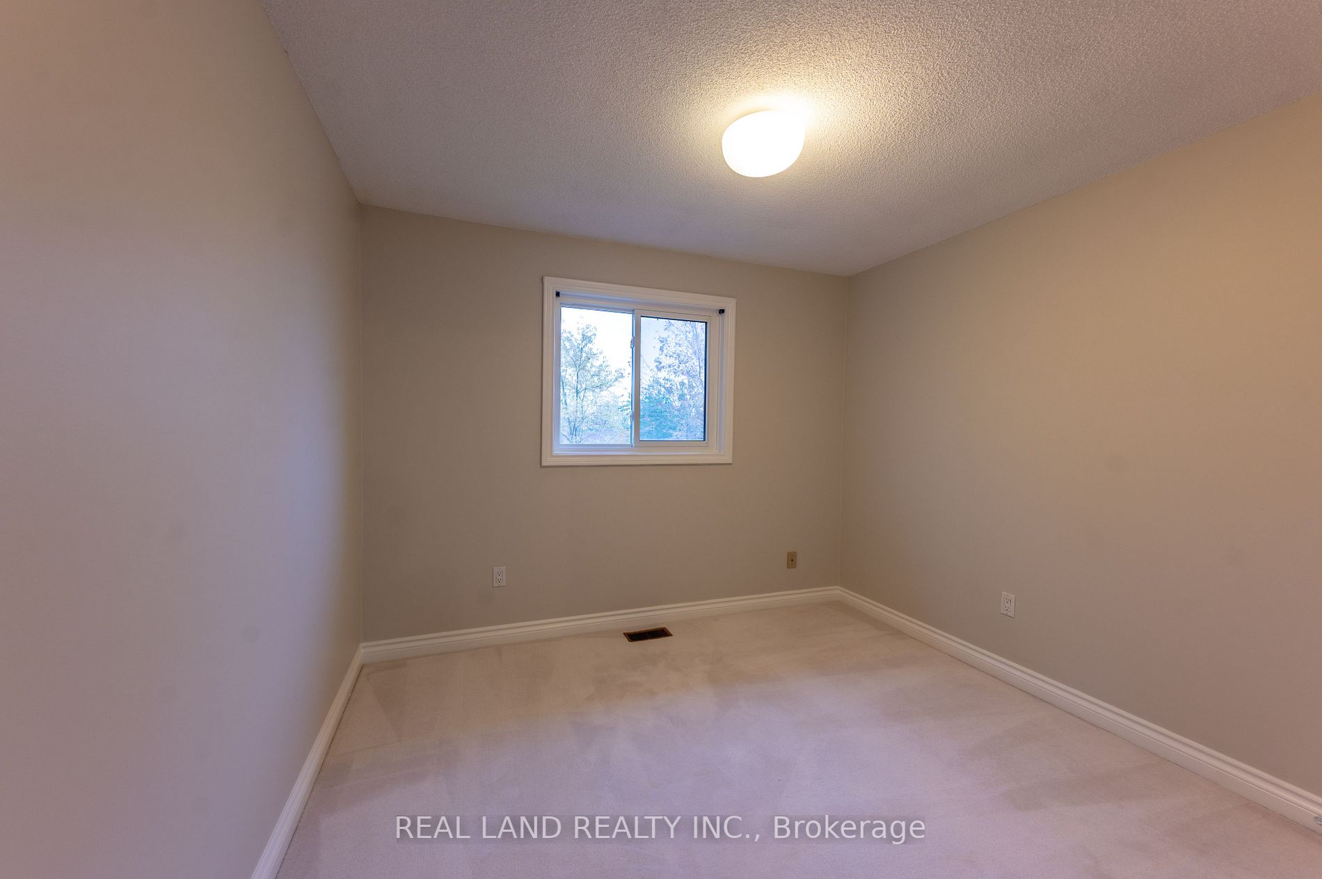 8042 Oakridge Drive