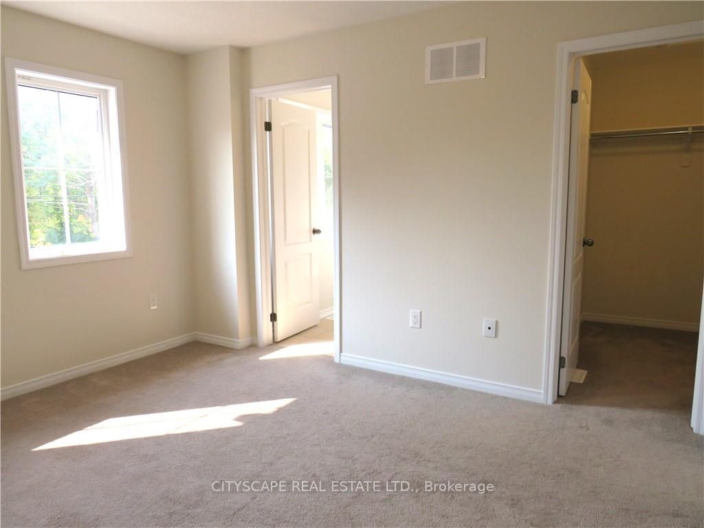 7771 White Pine Cres