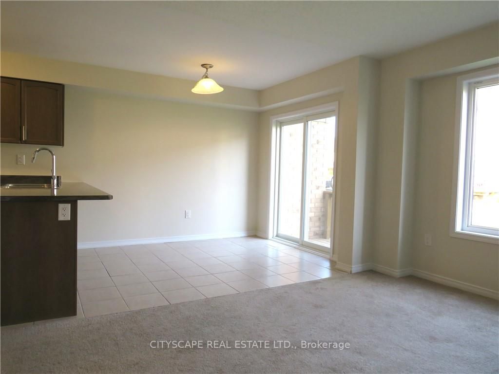 7771 White Pine Cres