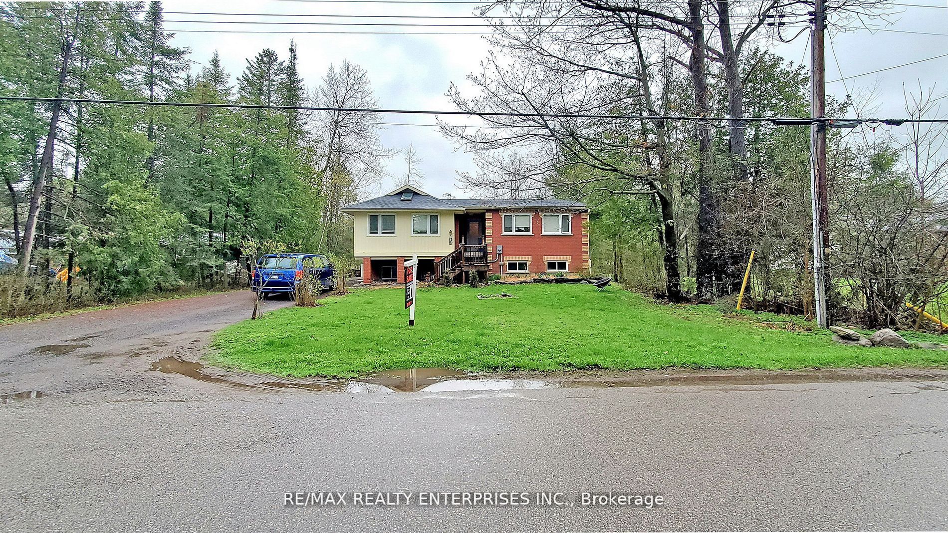 353 Front St W