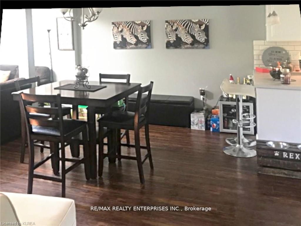 353 Front St W