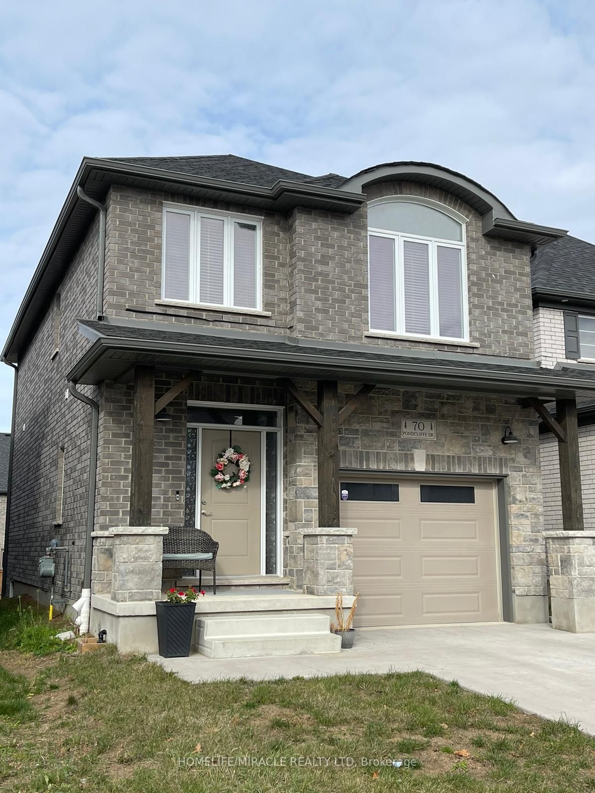 70 Pondcliffe Dr