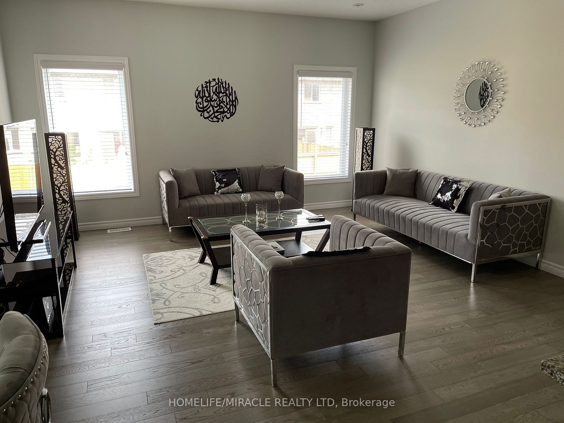 70 Pondcliffe Dr