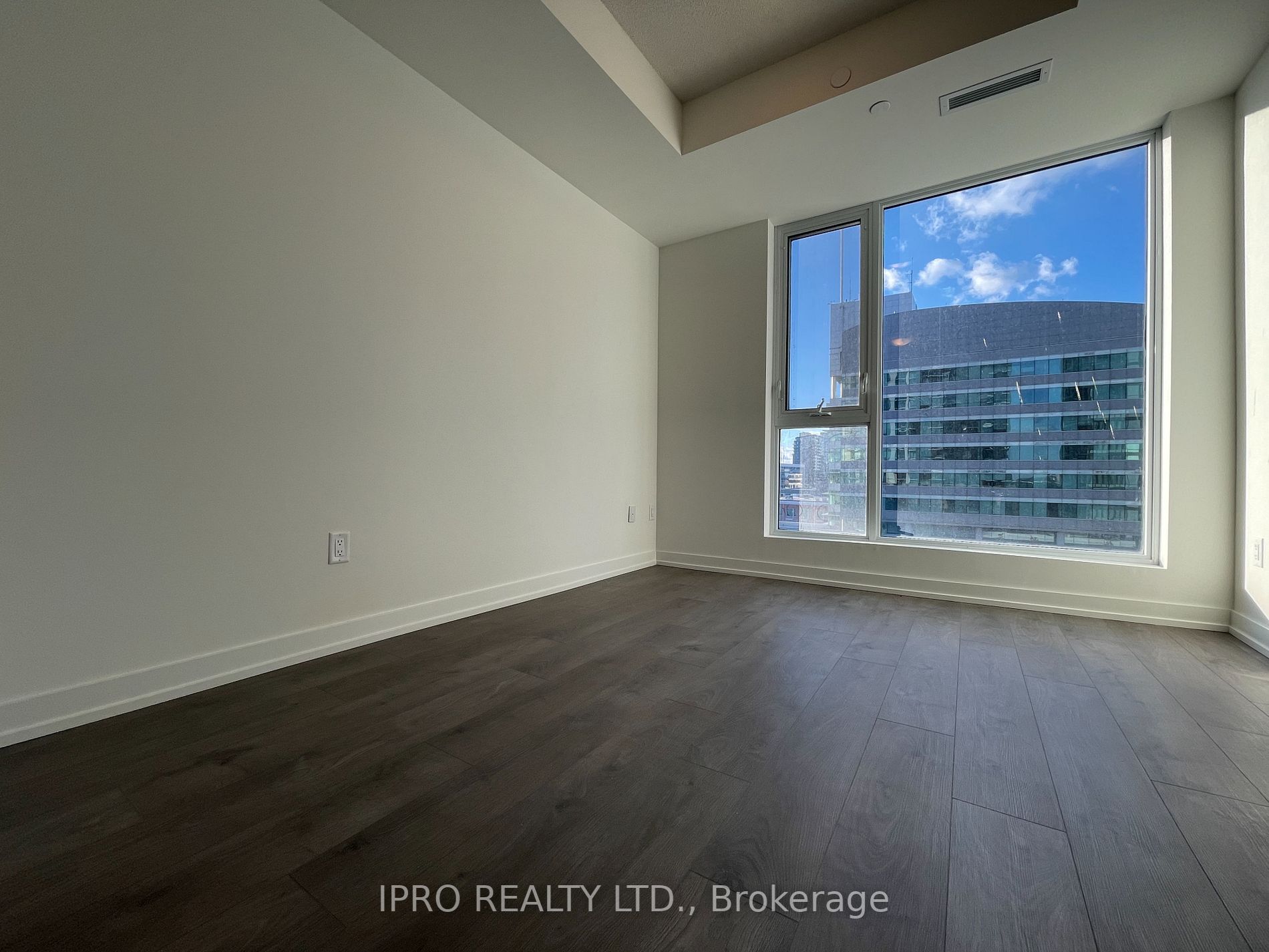 55 Duke St W, #602