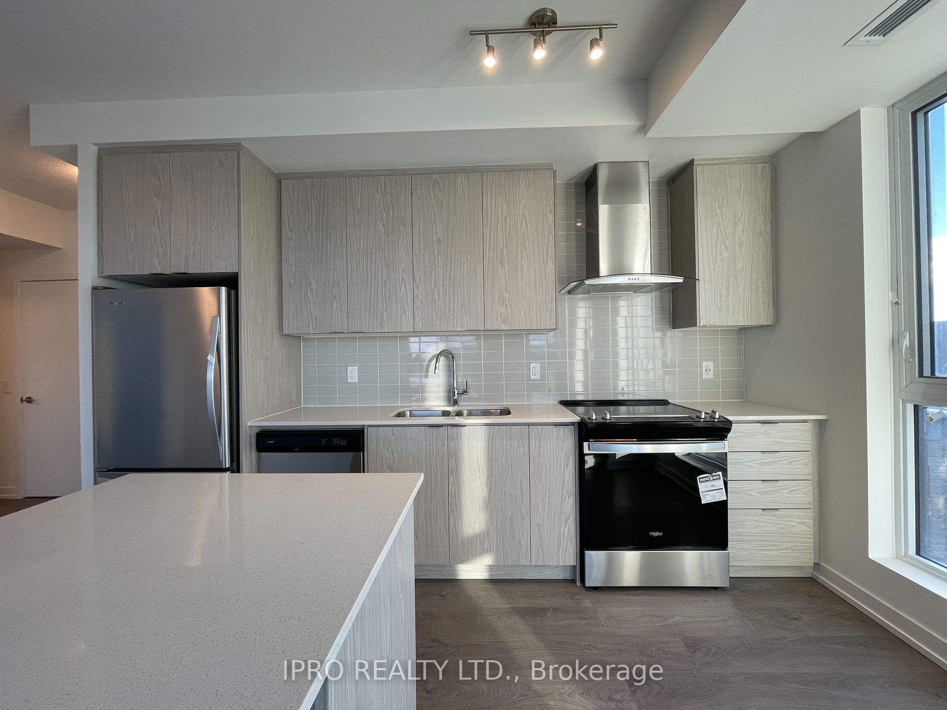 55 Duke St W, #602