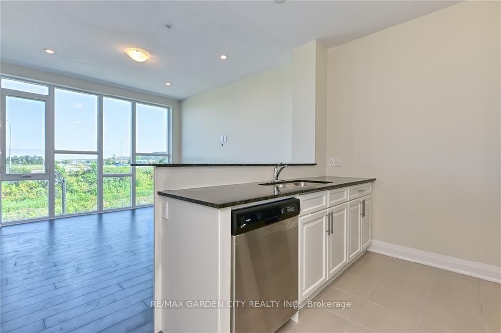 16 Concord Pl, #320