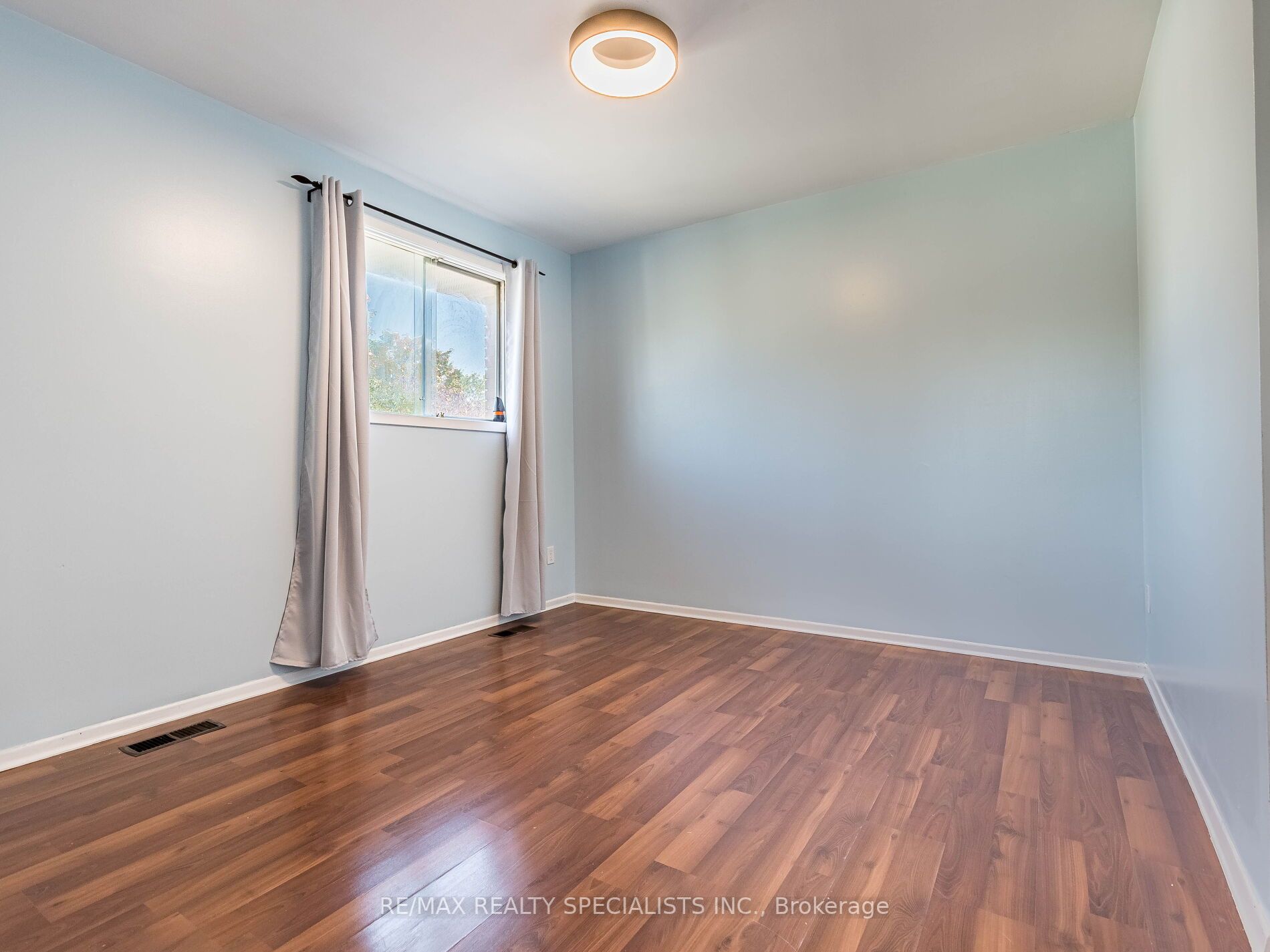 258 Admiral Dr