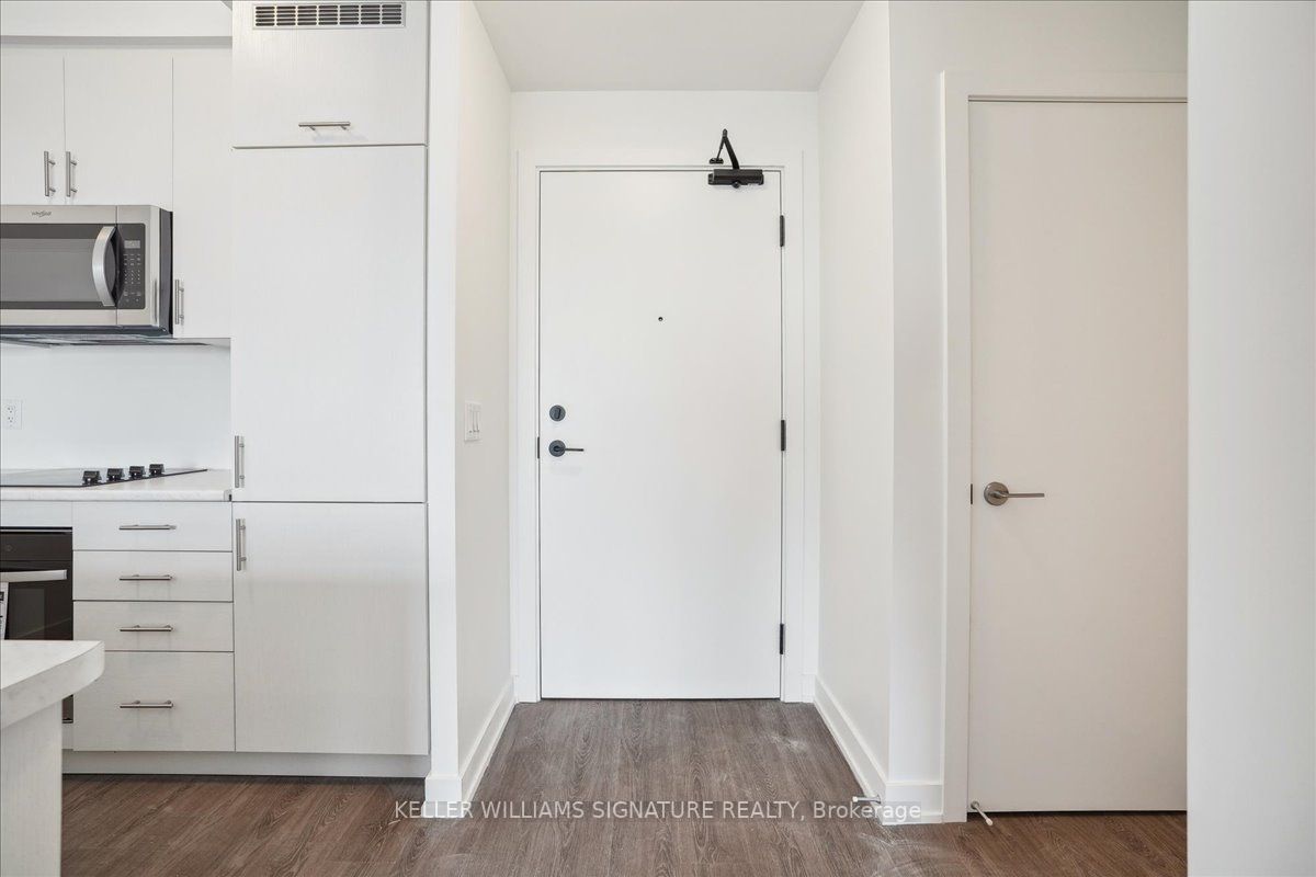 600 North Service Rd, #420
