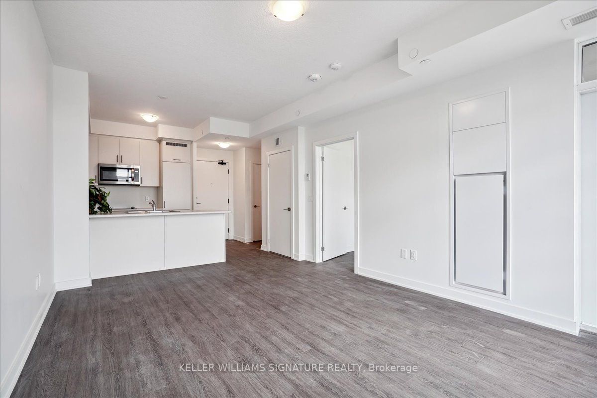 600 North Service Rd, #420
