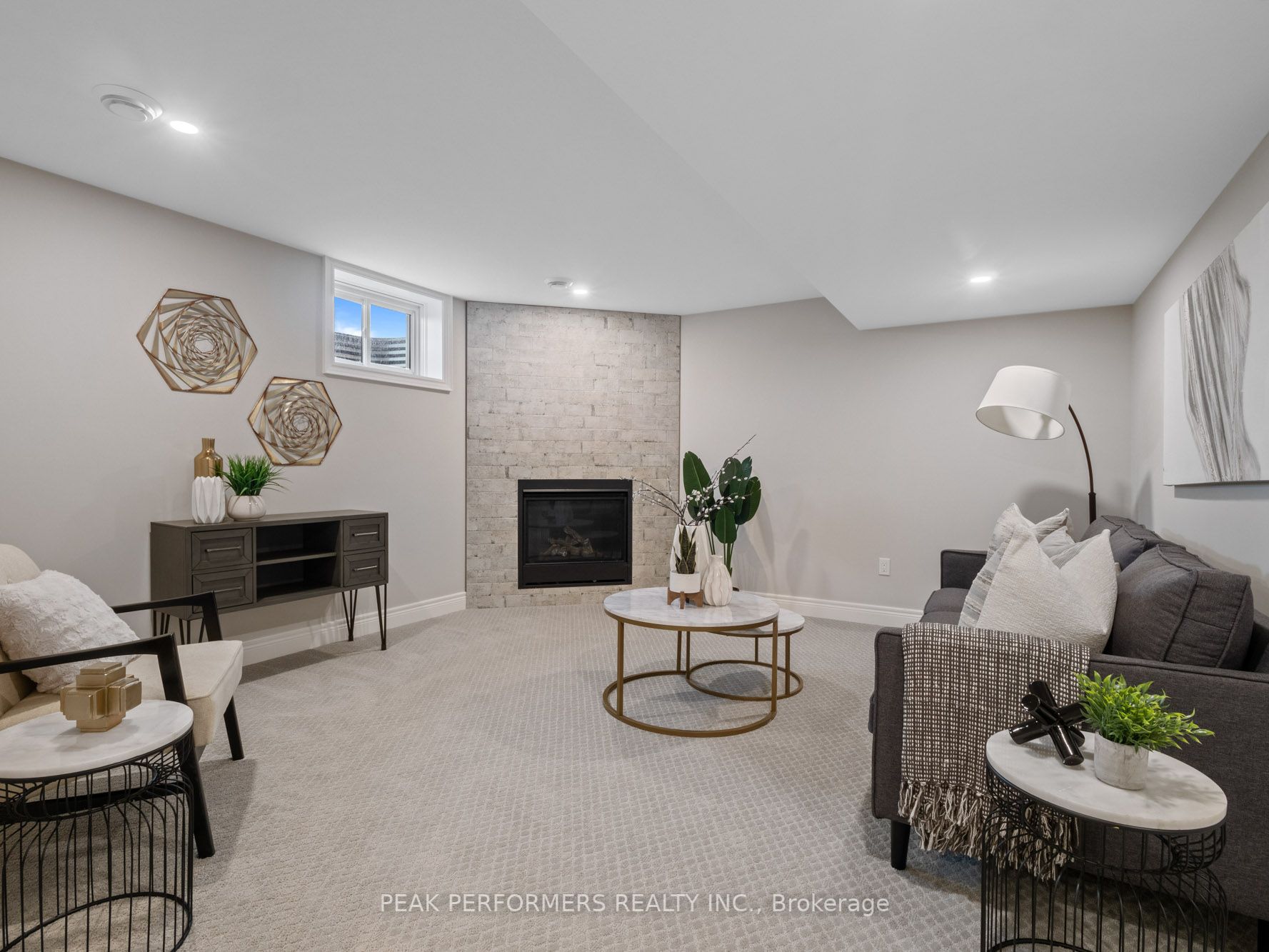 32 Austin Dr