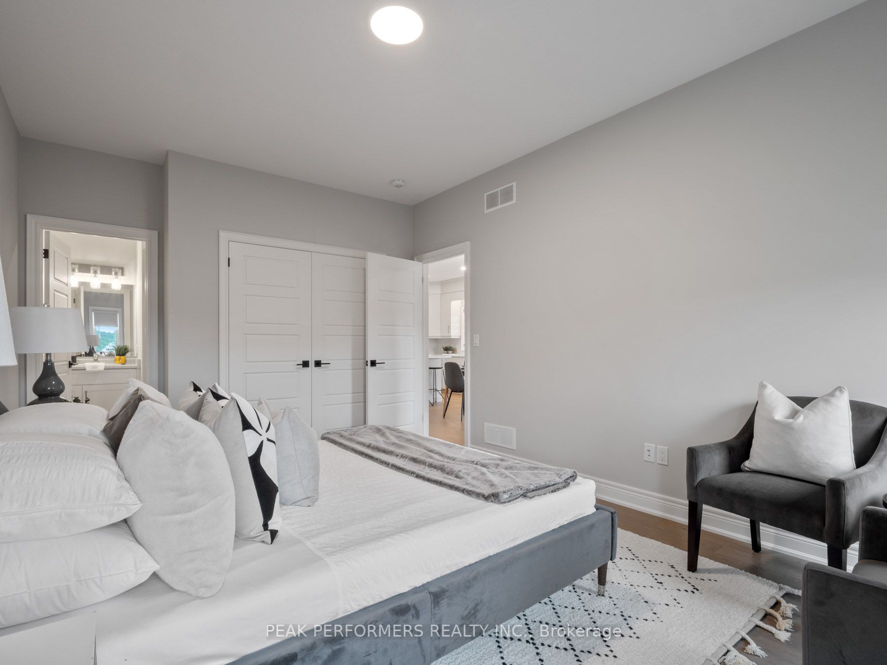 32 Austin Dr