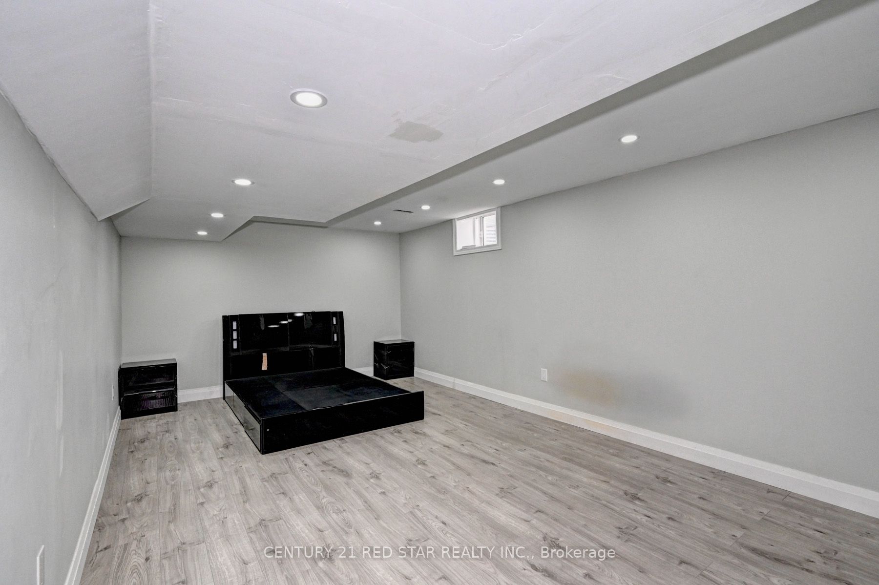 4 Rosebrugh Ave