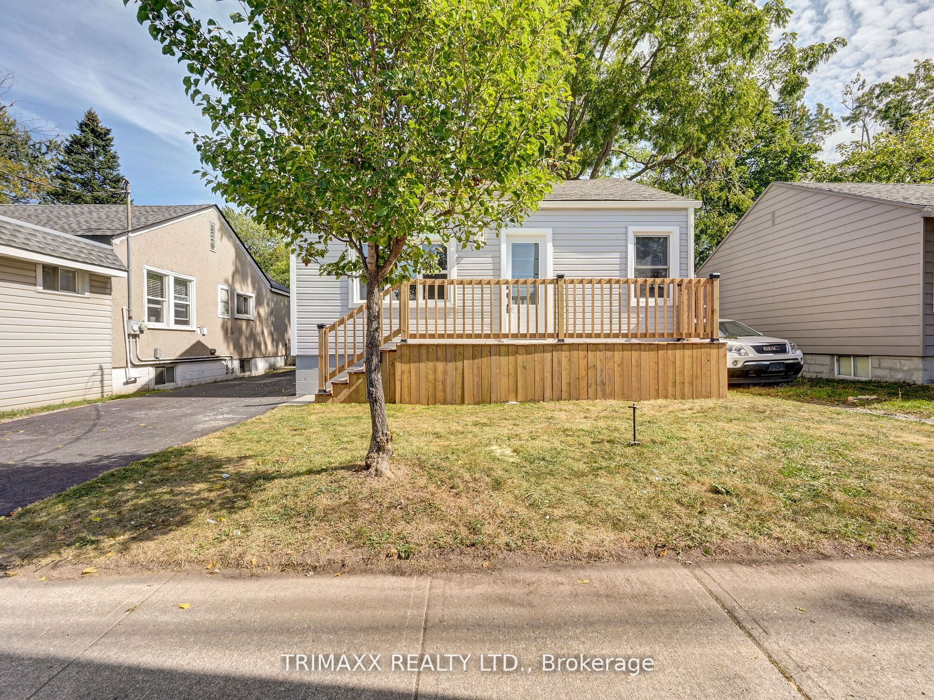 54 Haig St