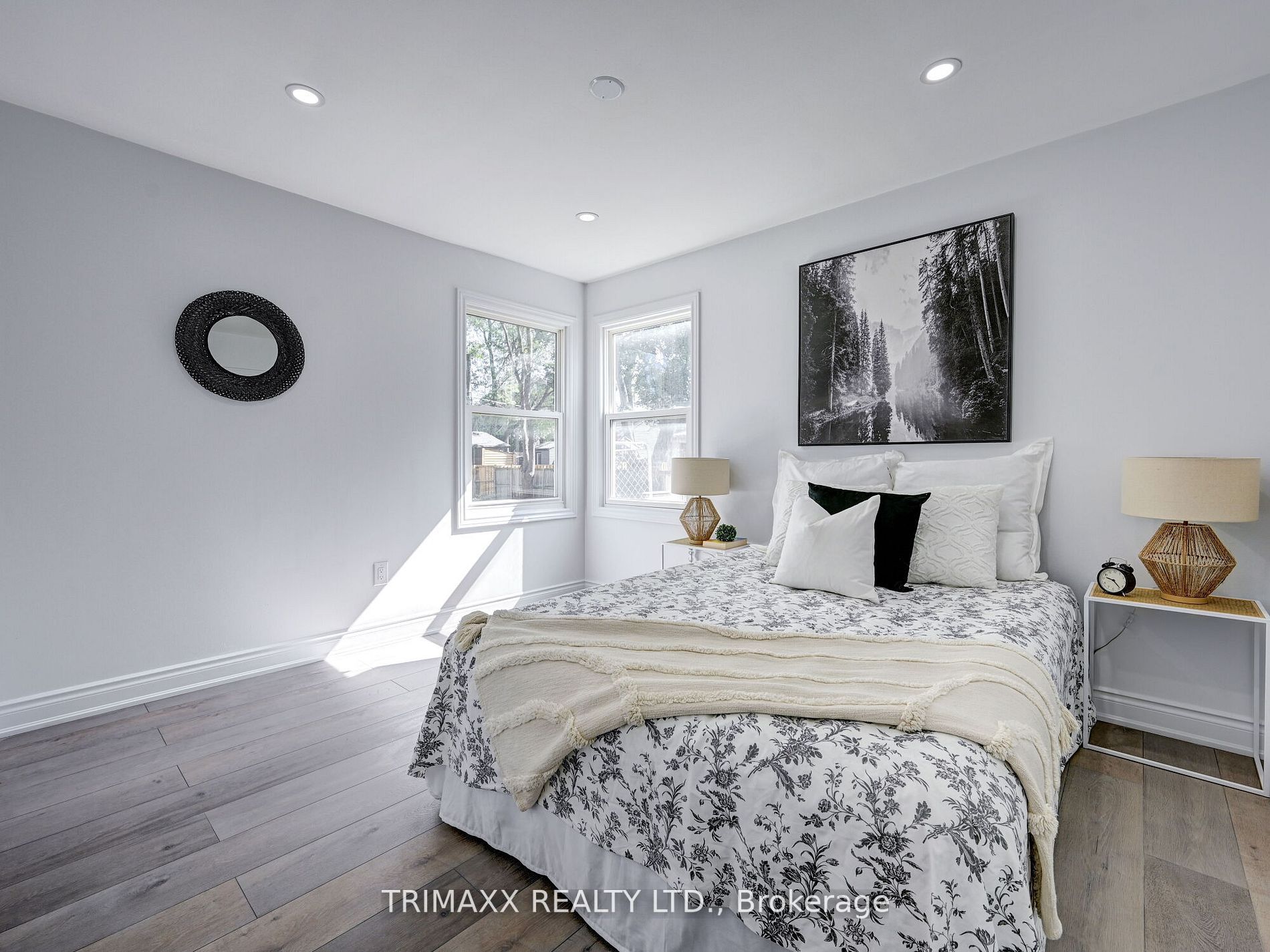 54 Haig St