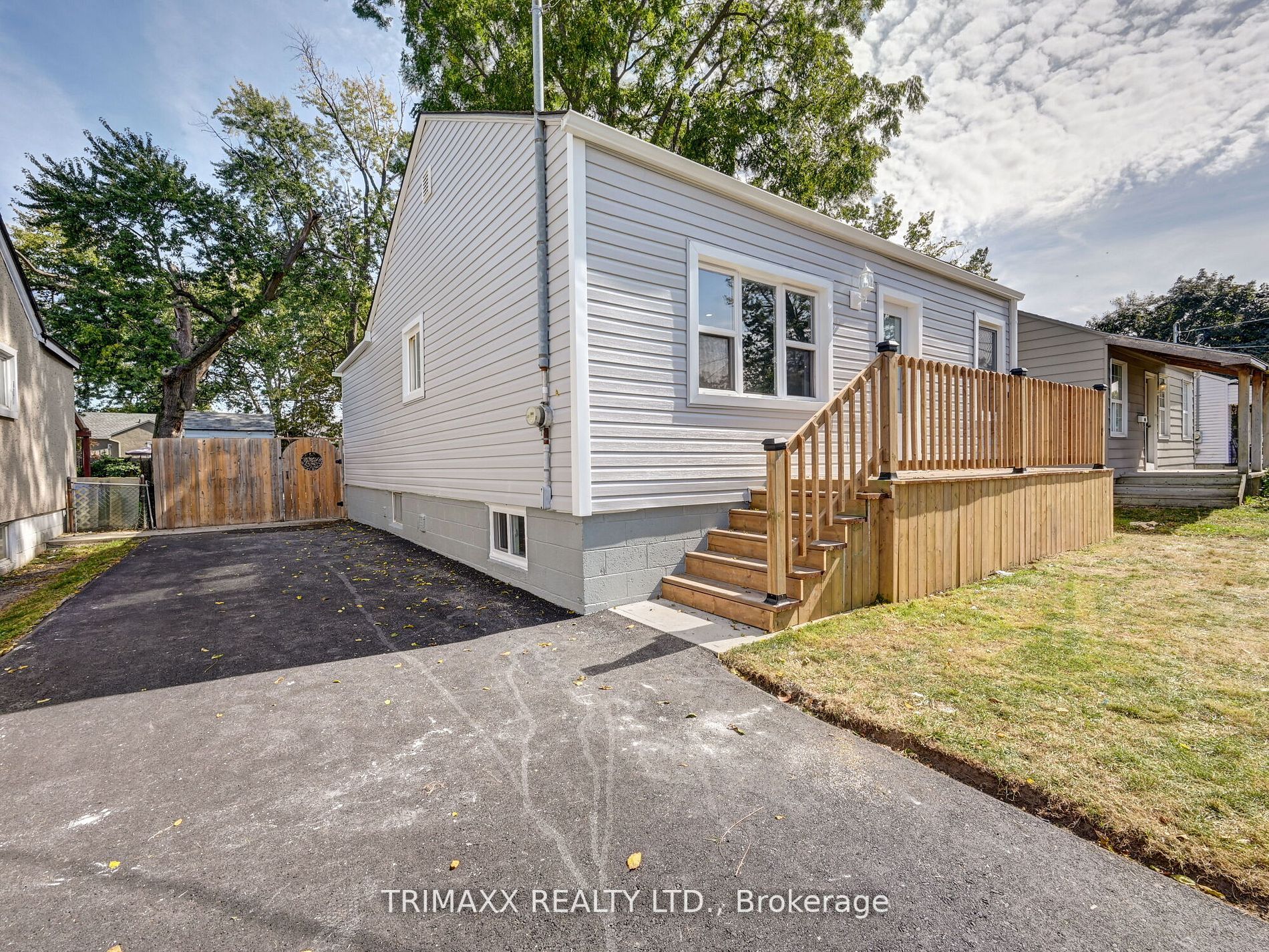 54 Haig St
