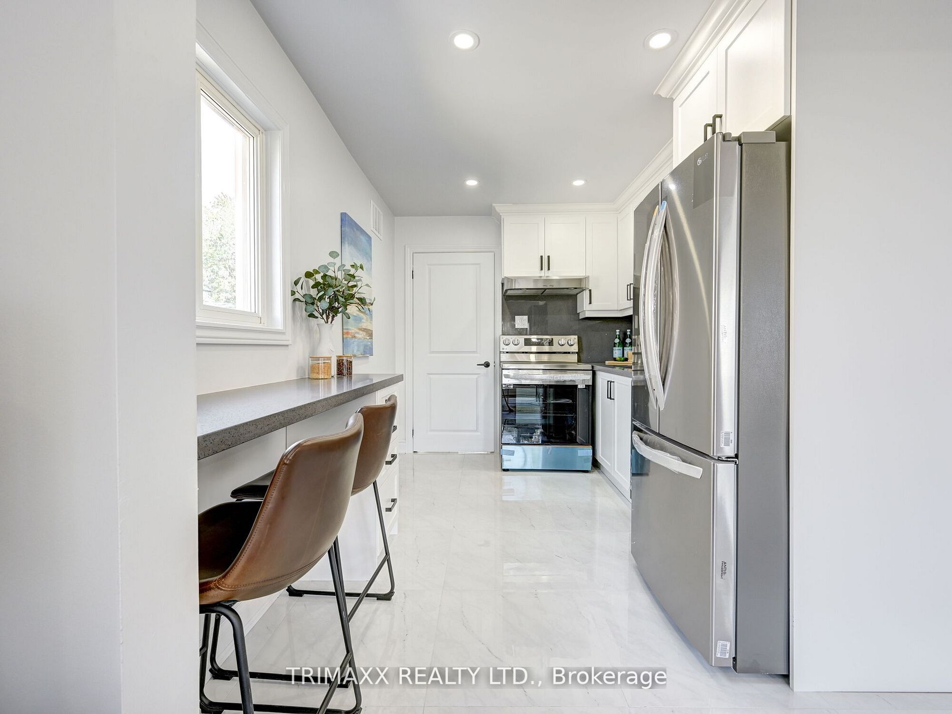 54 Haig St