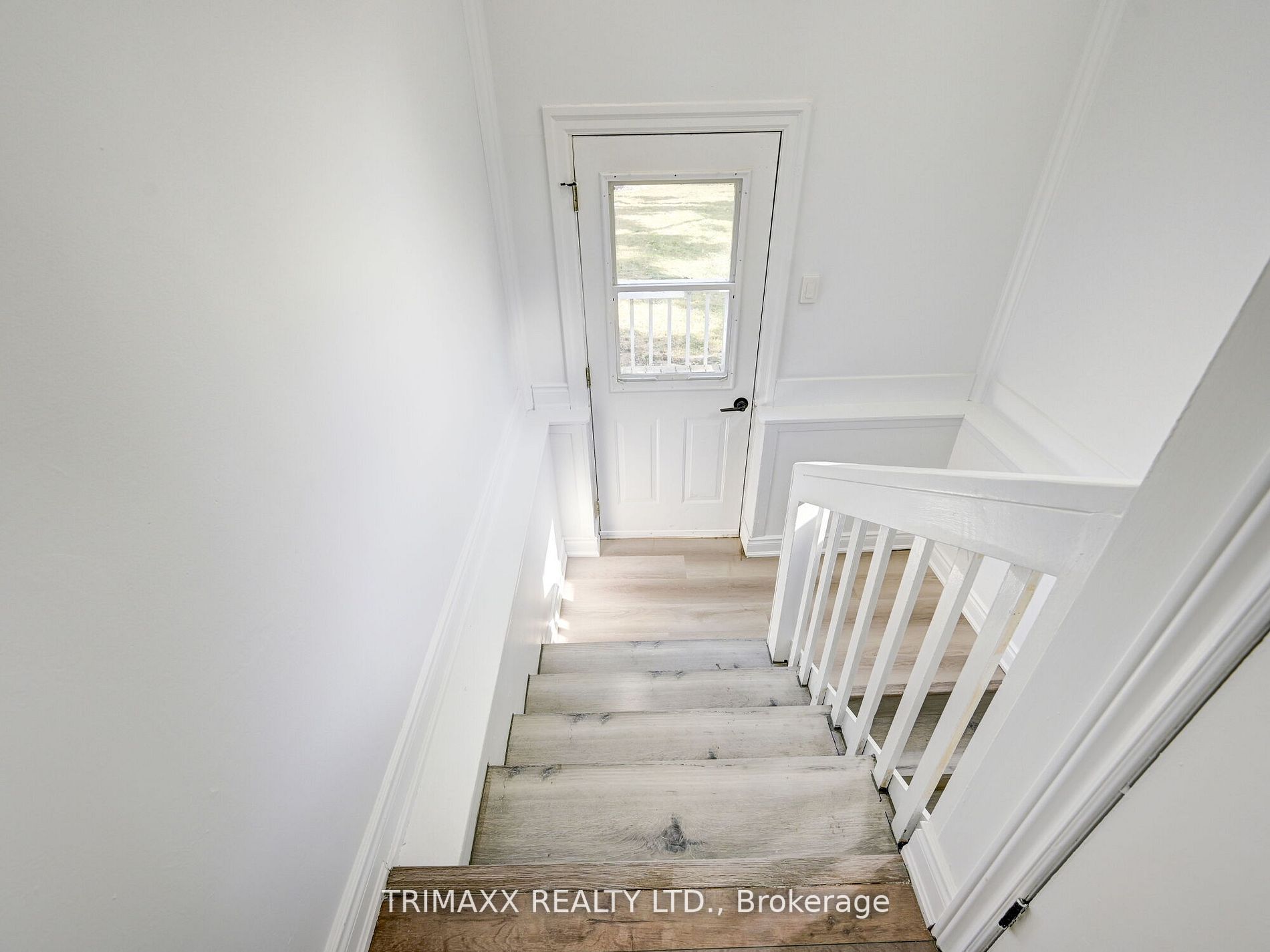 54 Haig St