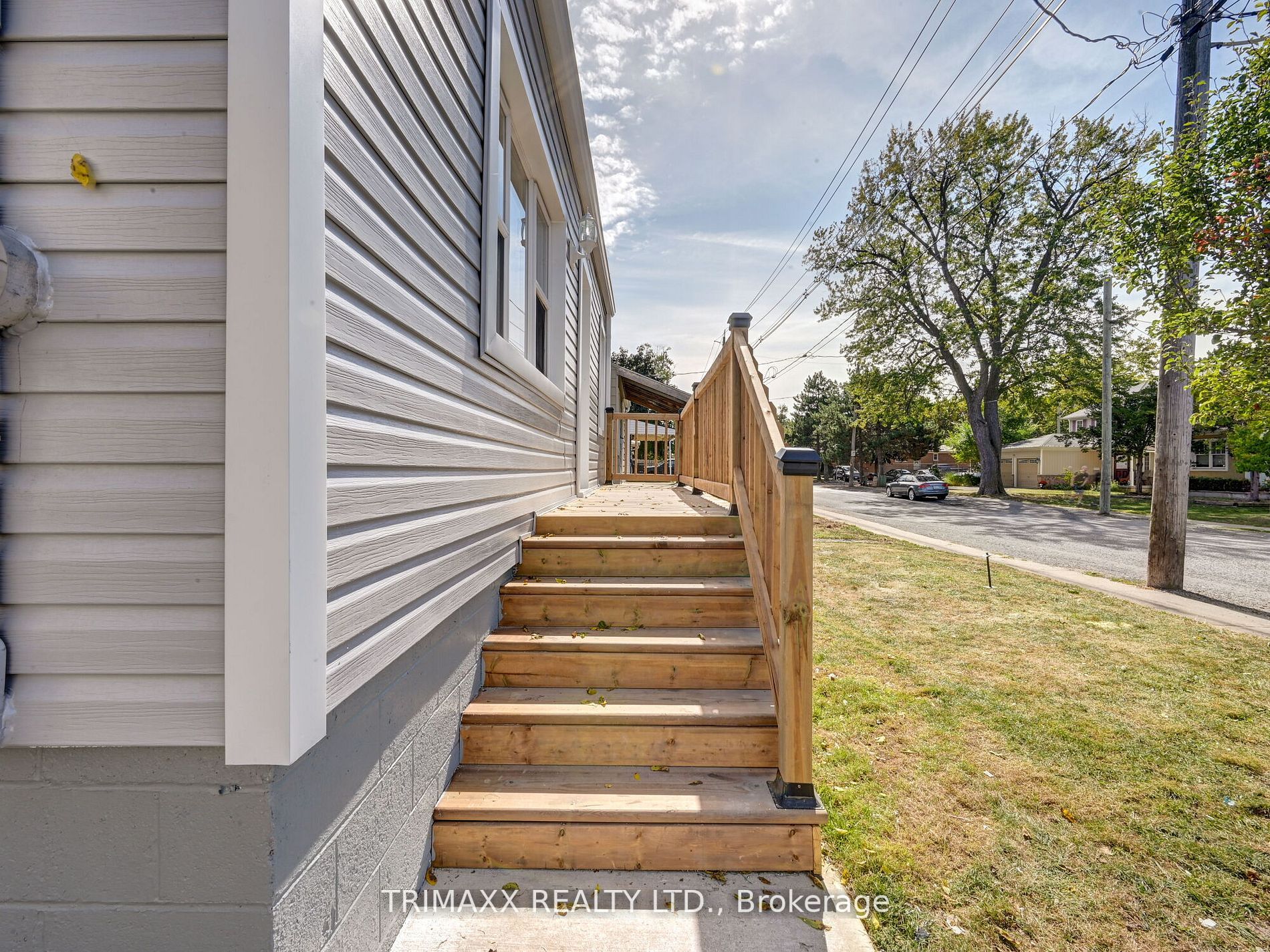 54 Haig St