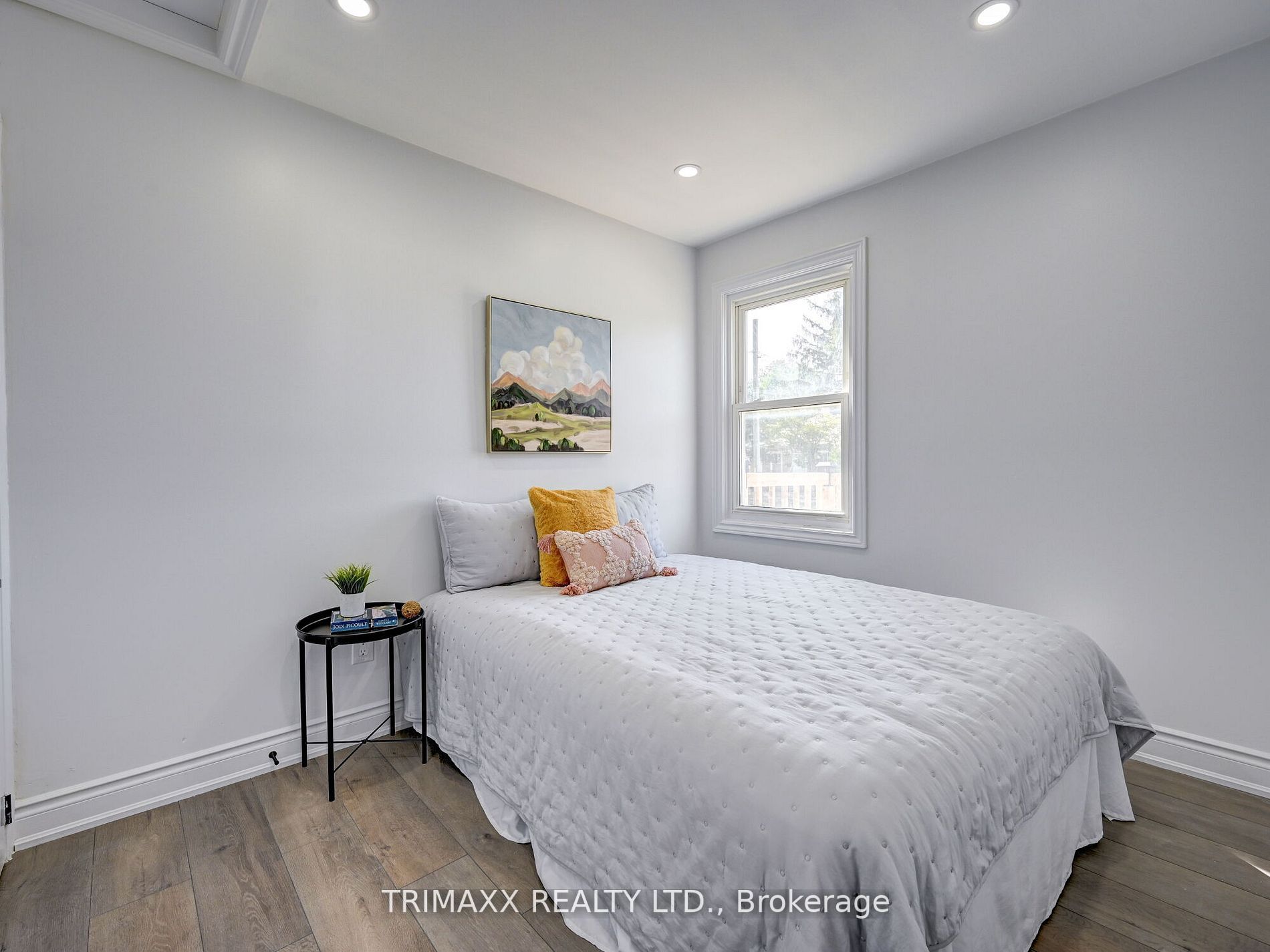 54 Haig St