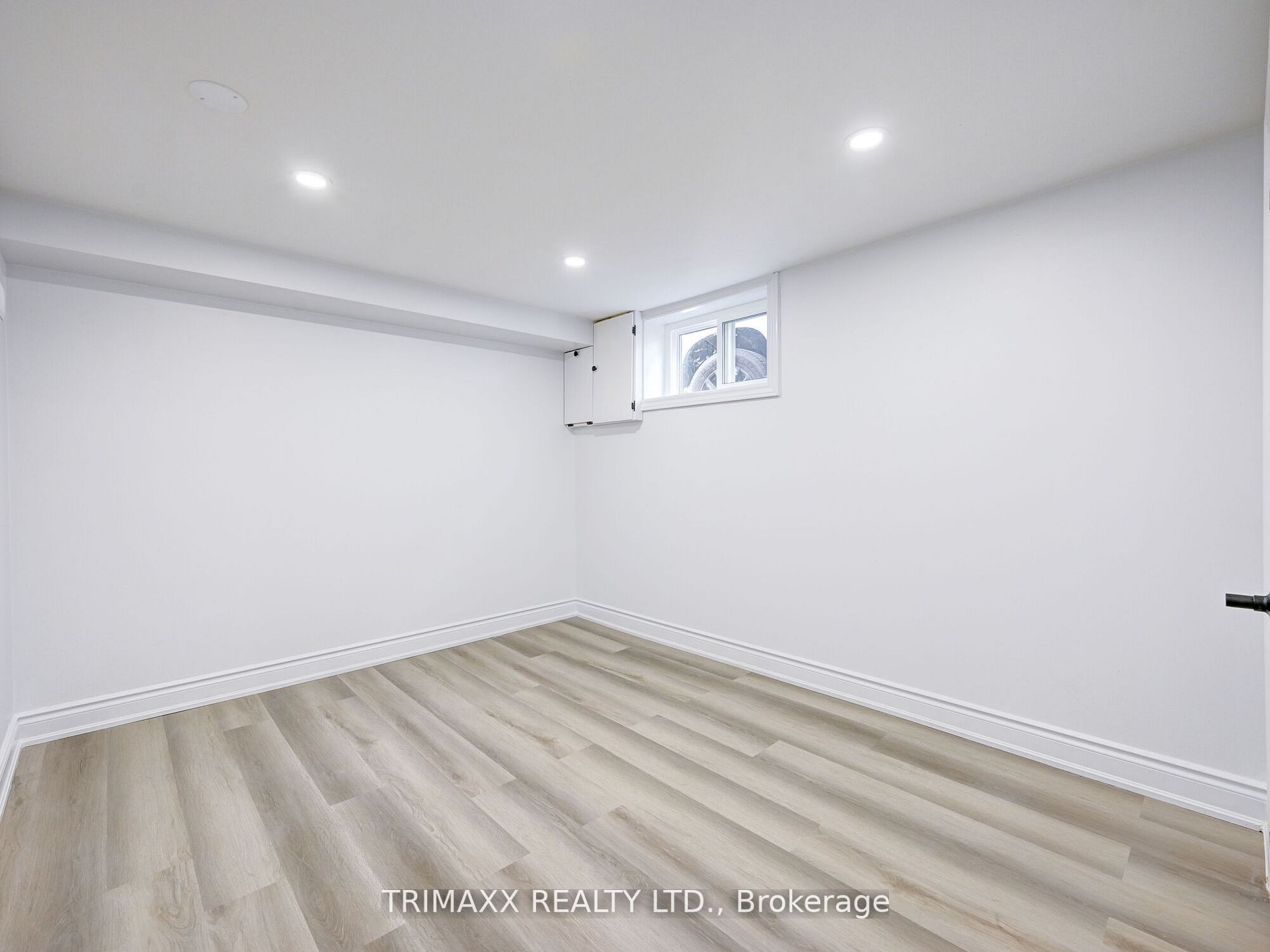 54 Haig St