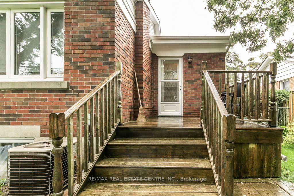9 Alexander Ave