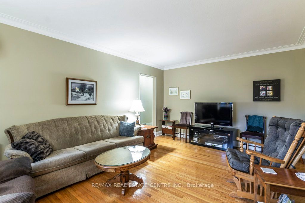 9 Alexander Ave