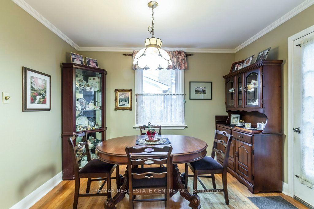 9 Alexander Ave