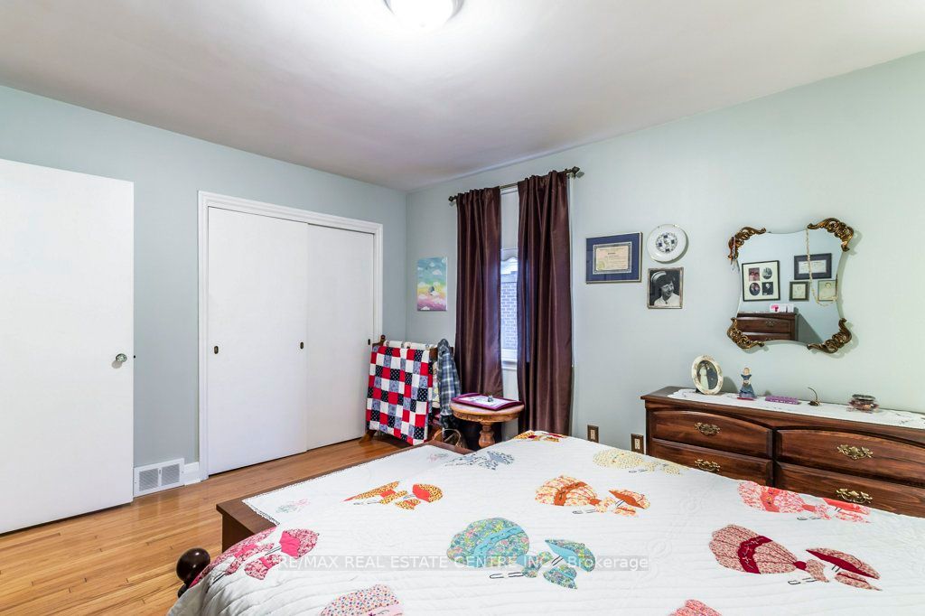 9 Alexander Ave