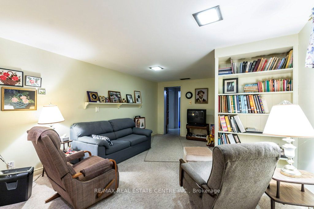 9 Alexander Ave