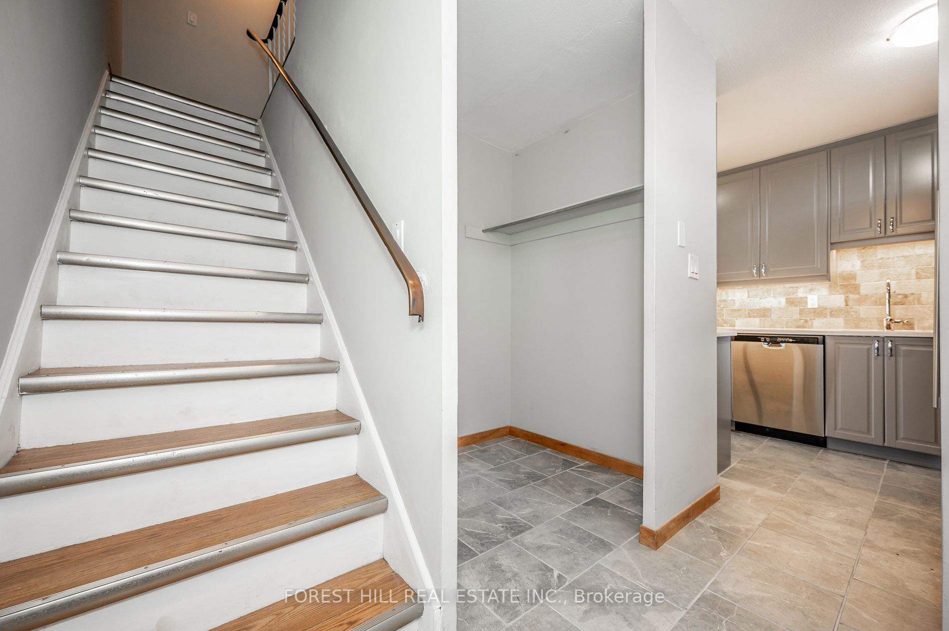 350 Quigley Rd, #421