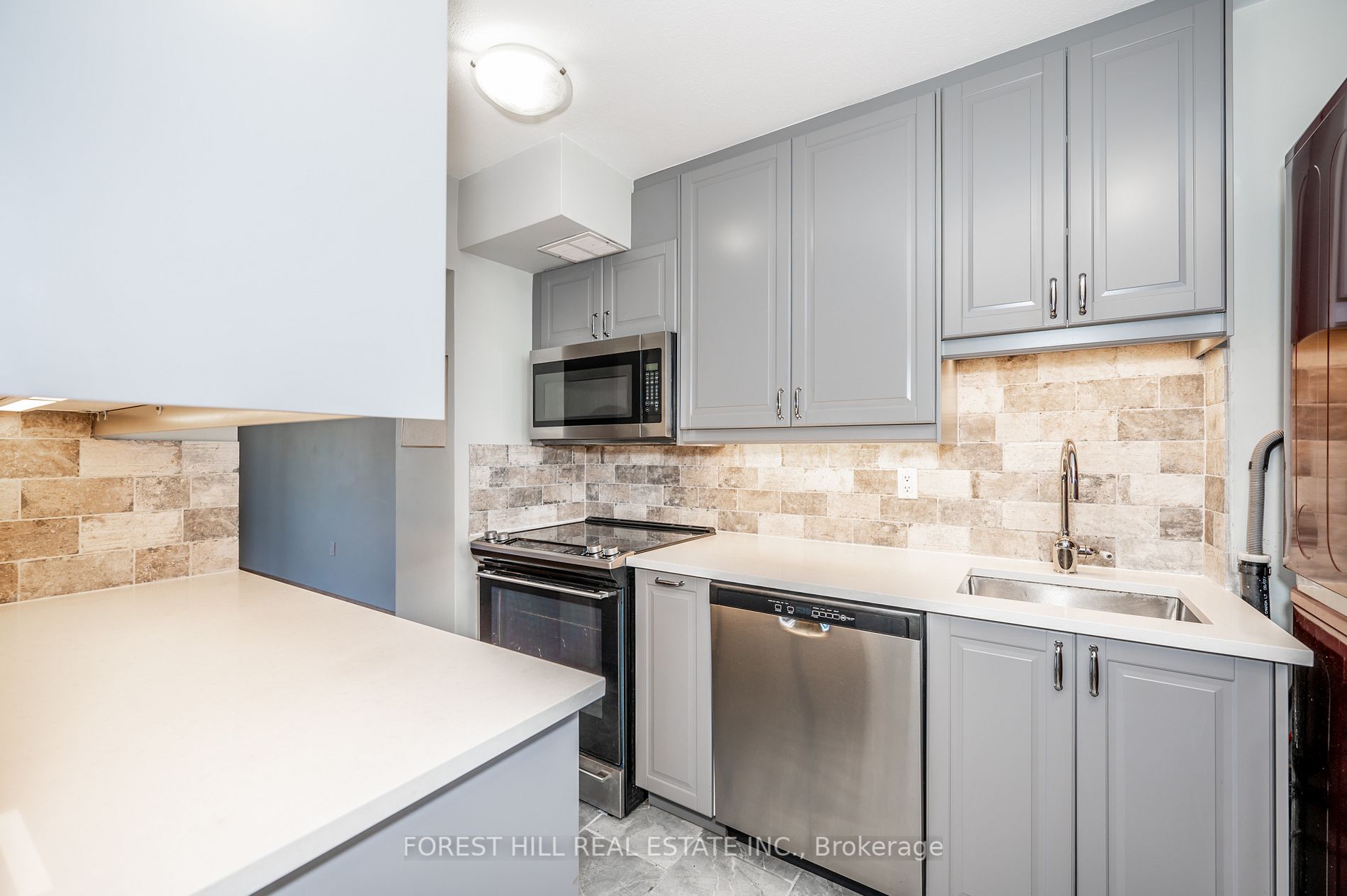 350 Quigley Rd, #421