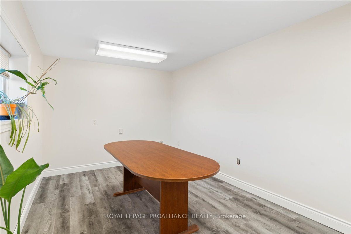 49 Doxsee St S