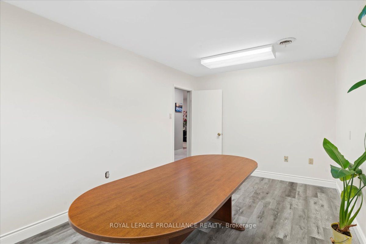 49 Doxsee St S