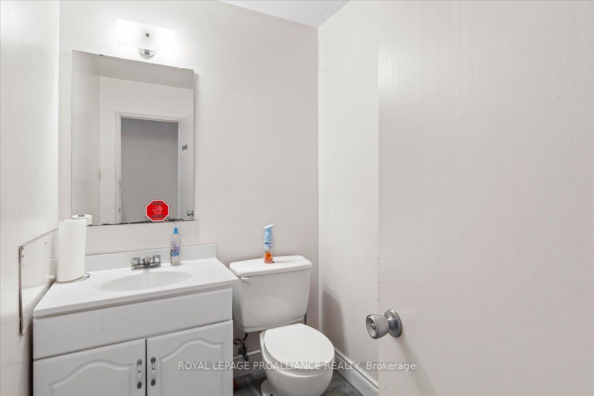 49 Doxsee St S