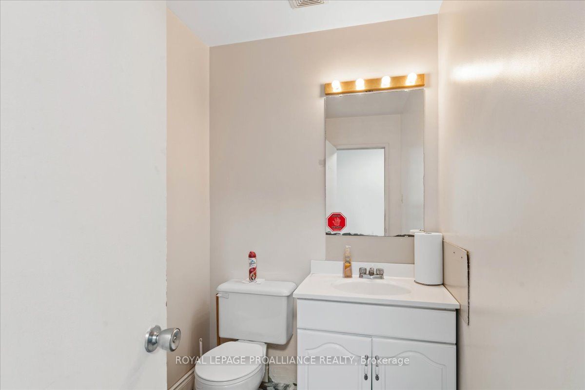 49 Doxsee St S