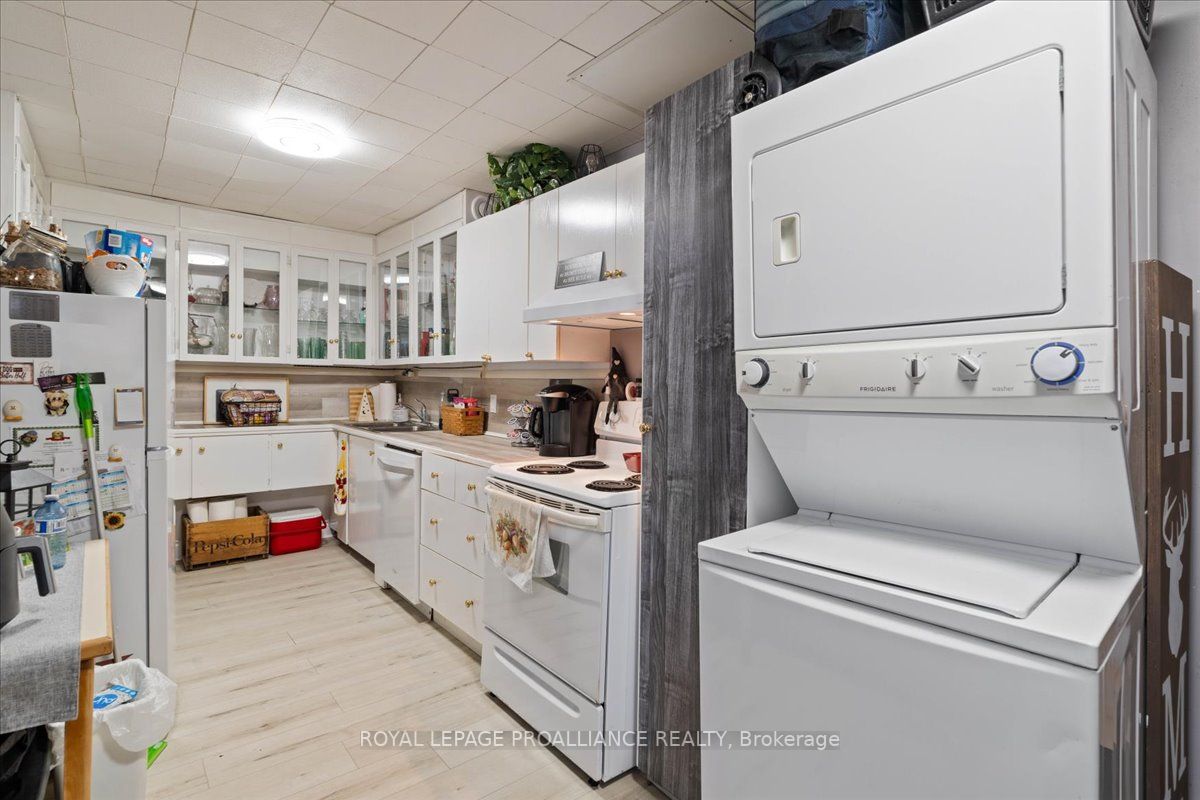 49 Doxsee St S