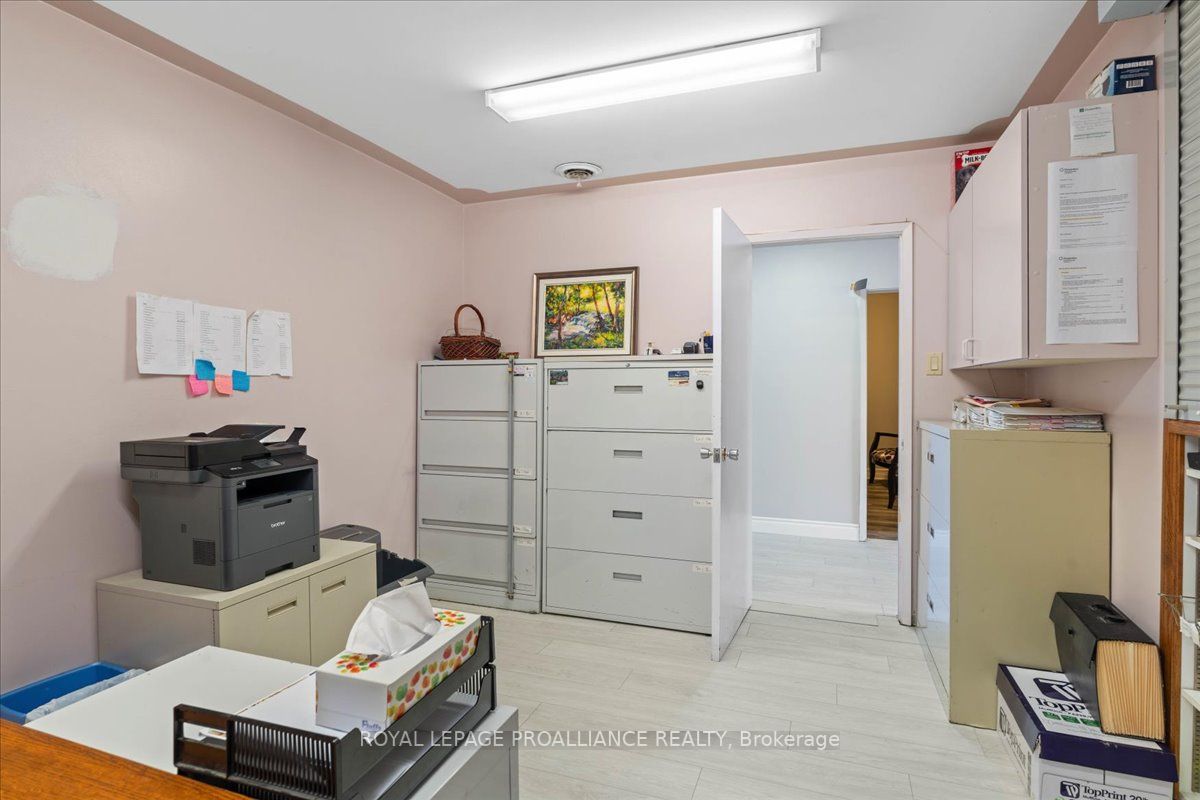49 Doxsee St S