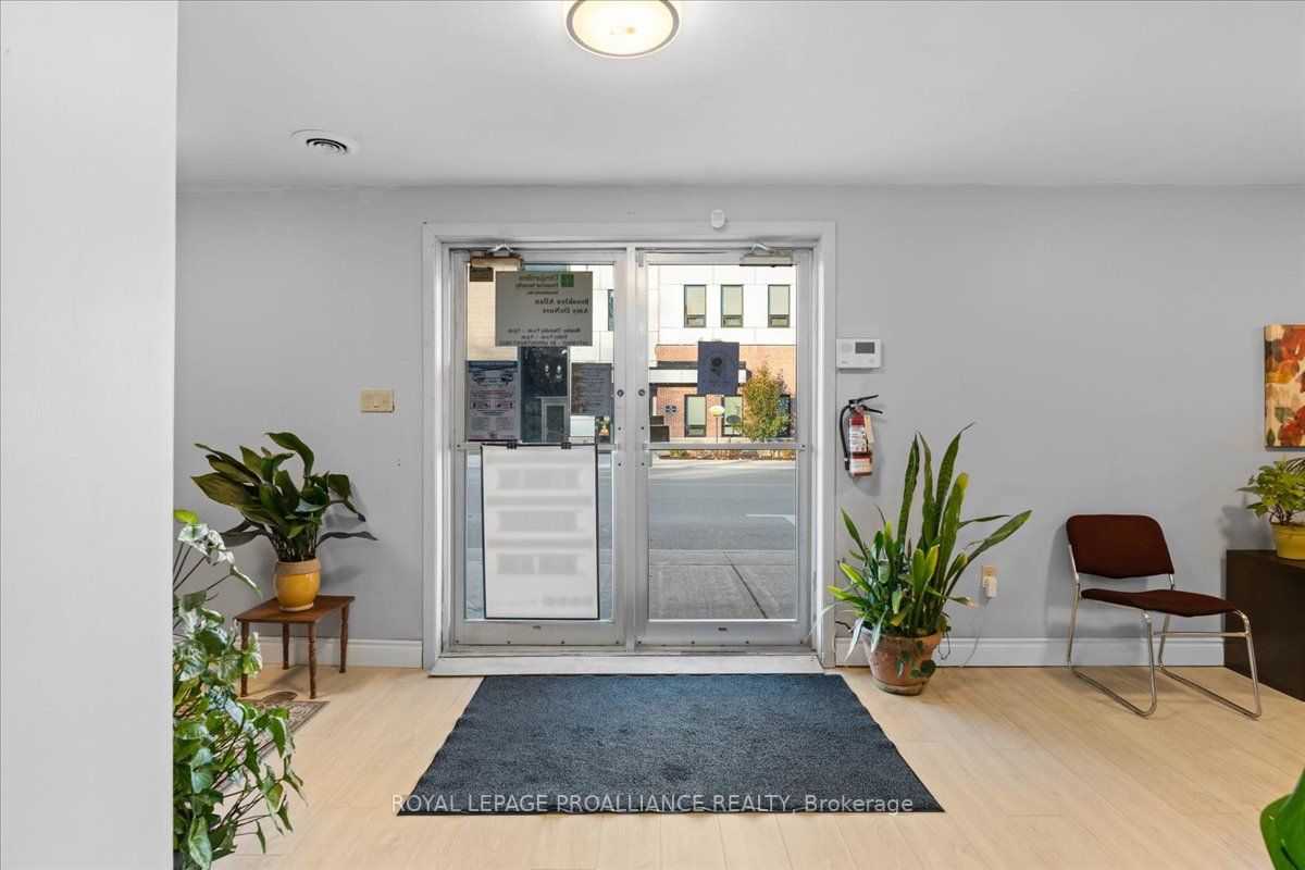 49 Doxsee St S