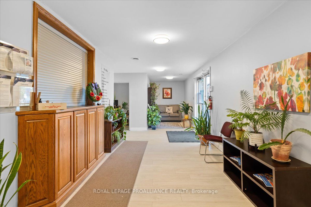 49 Doxsee St S