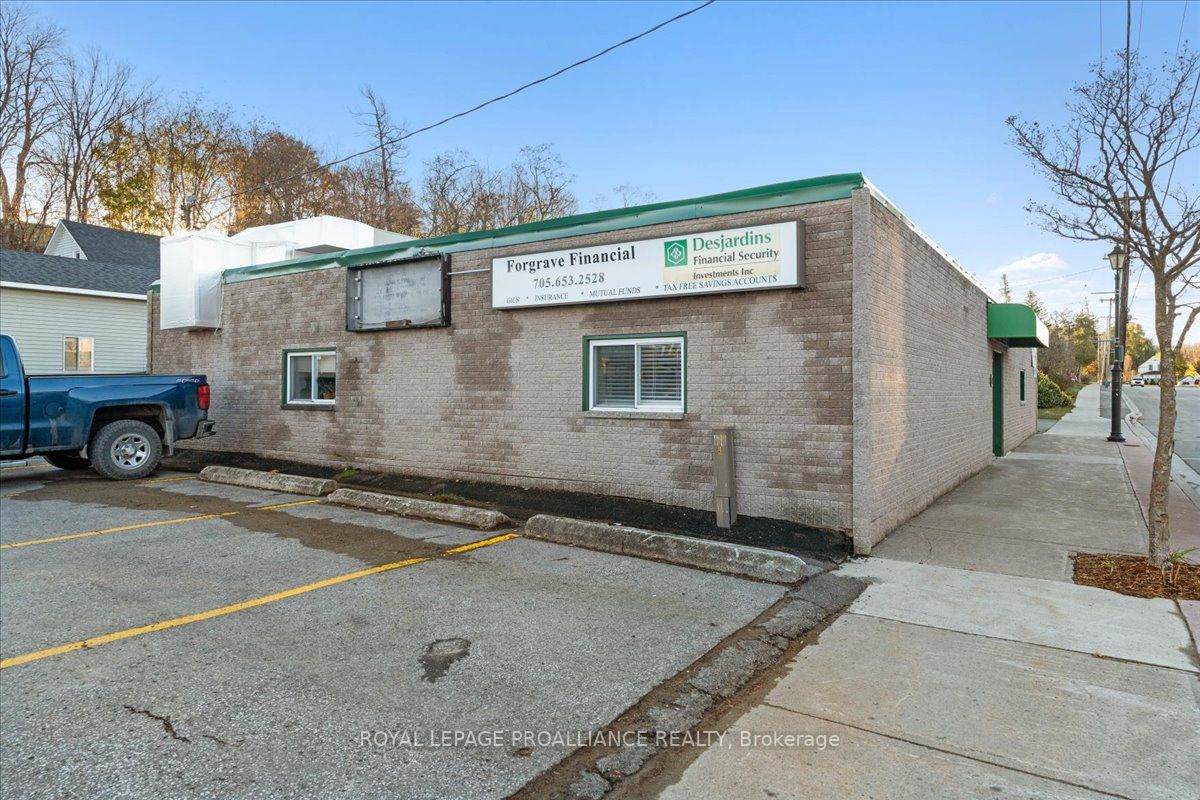 49 Doxsee St S