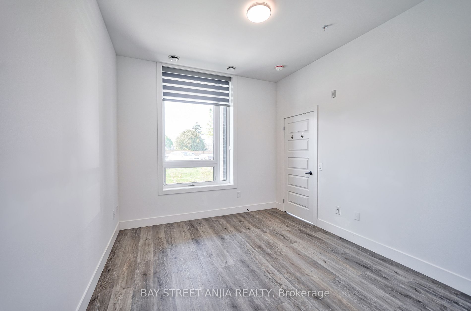 26 Lowes Rd W, #105