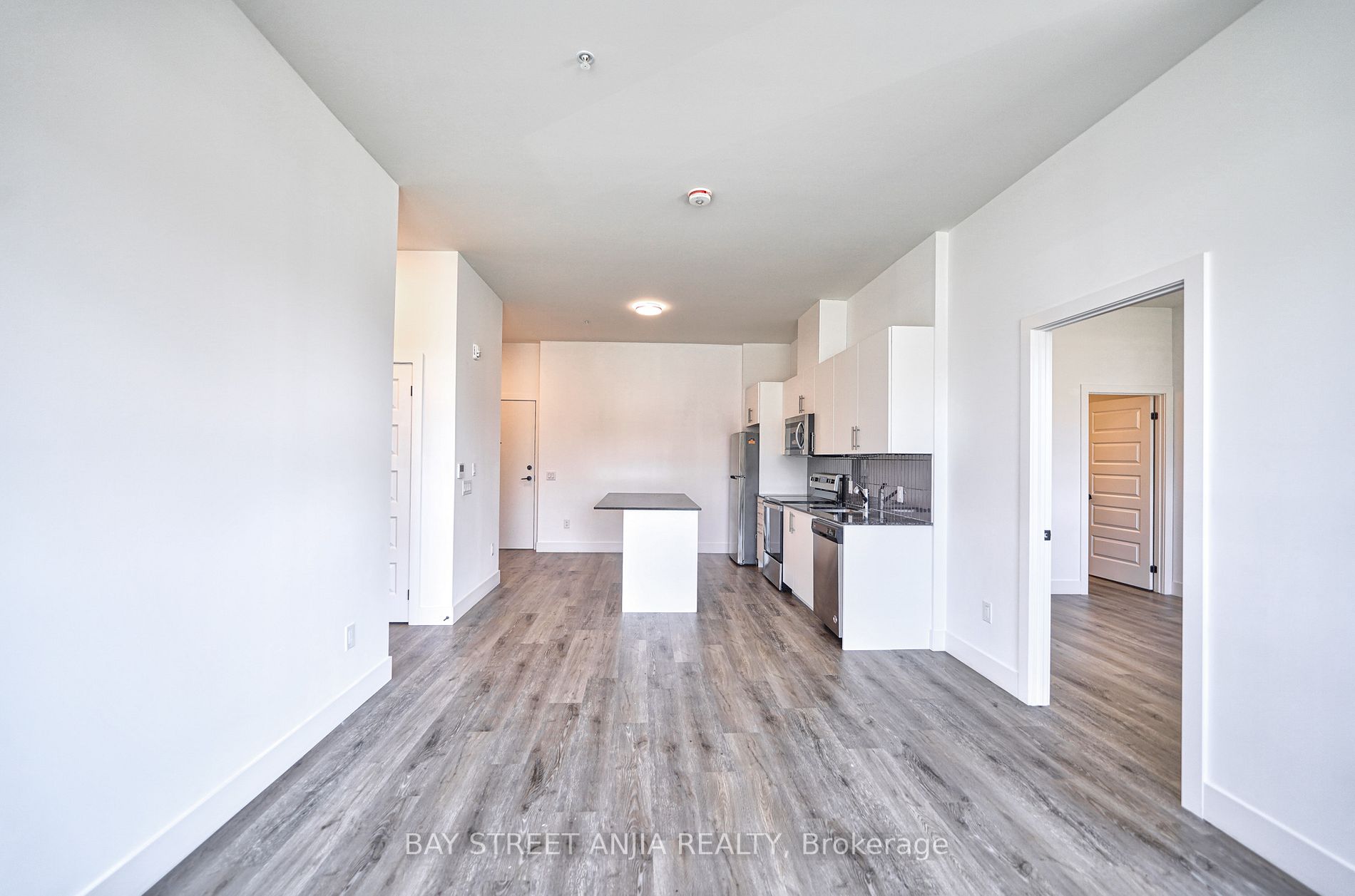 26 Lowes Rd W, #105